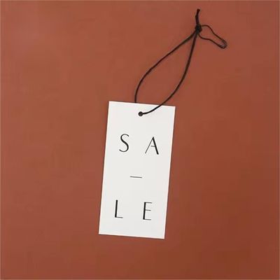 Guter Preis Geschenke String Custom Kleidung Etiketten Schwarzes Papier Preisschilder Hängeschilder für Kleidung Online