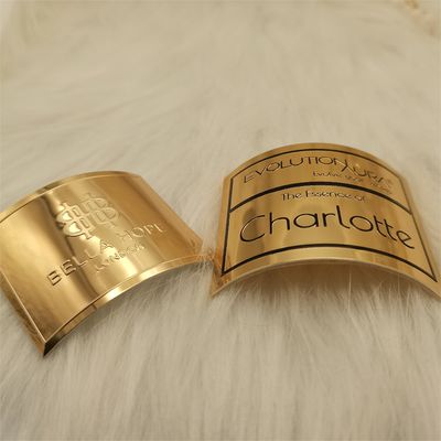Guter Preis Ranking Metallische Markenetikette mit geprägter Oberfläche von Parfümflasche Körper Packung Drucketikette Online